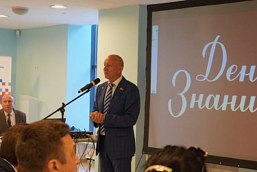 День знаний депутаты встретили со школьниками и студентами